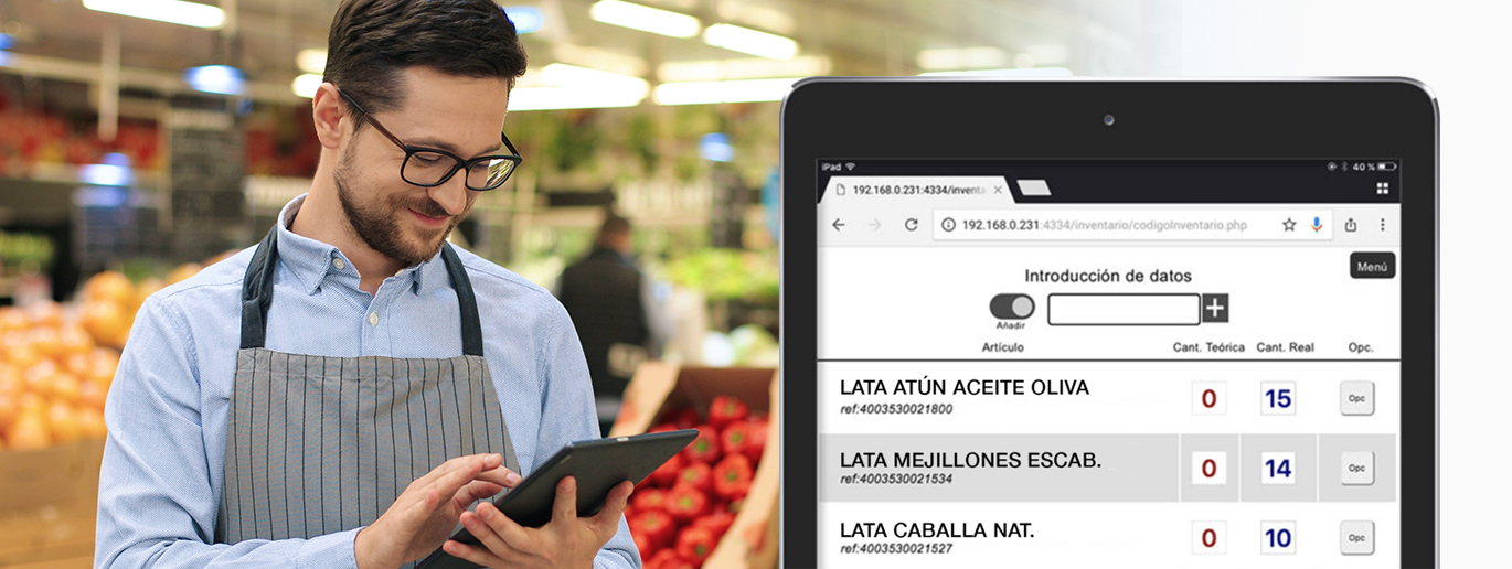 Hombre tendero de supermercado consultando la tablet con Inventario móvil de tClassicGes Comercio